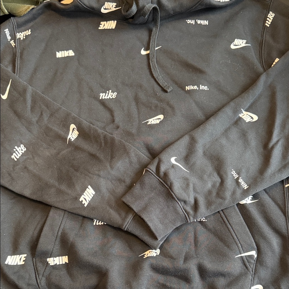 Nike Men's Black Patterned Hoodie
